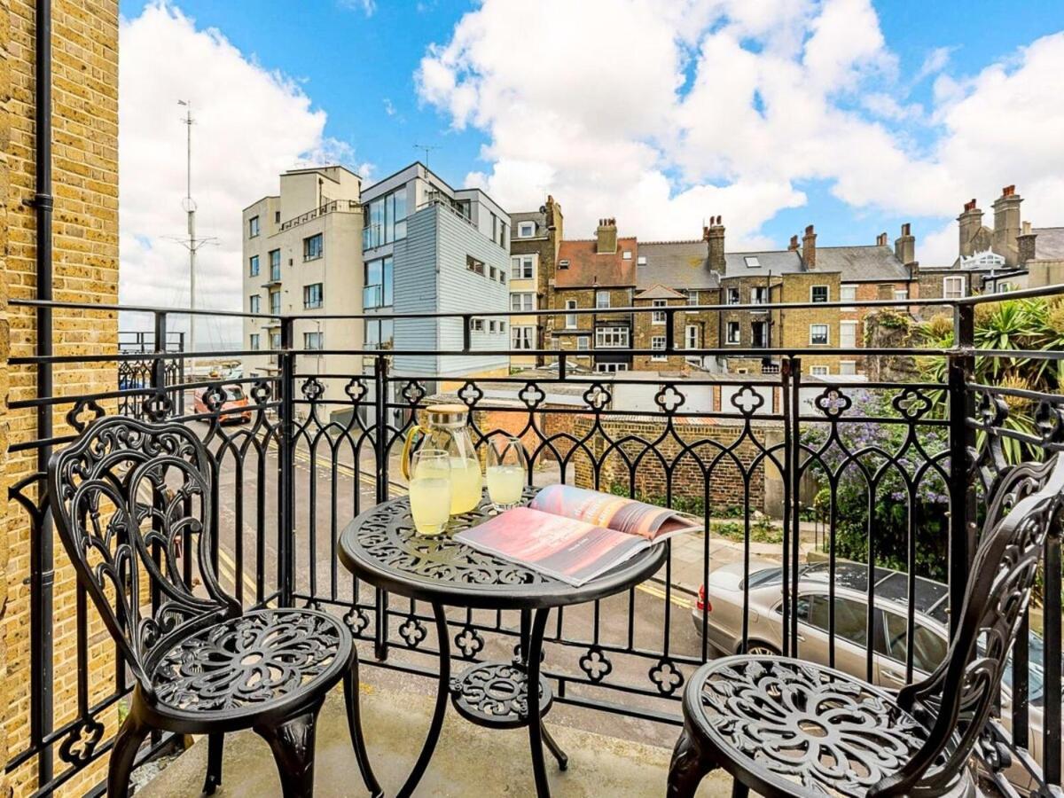 Charming Town House By The Seaside - Balcony, Self-Check-In, Fast Wifi And Smart Tvs By Yoko Property ラムズゲート エクステリア 写真